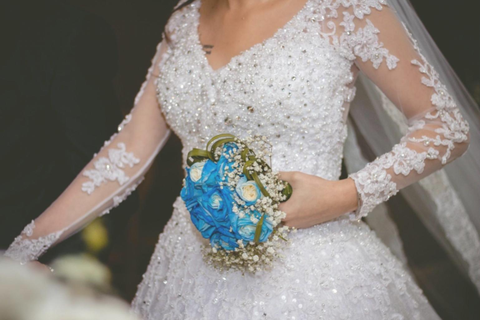 Elegant flower arrangement showcasing artistic composition and color harmony